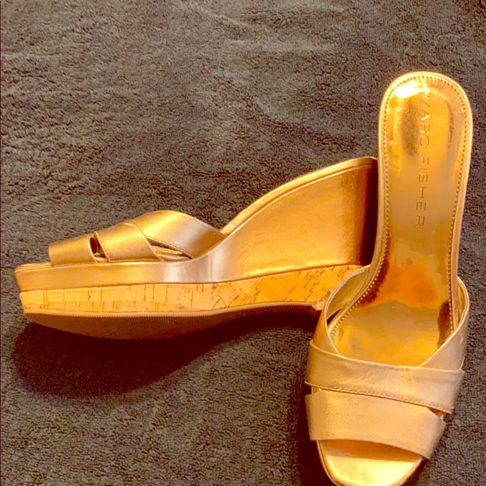 Marc Fisher Gold Wedge Doriana